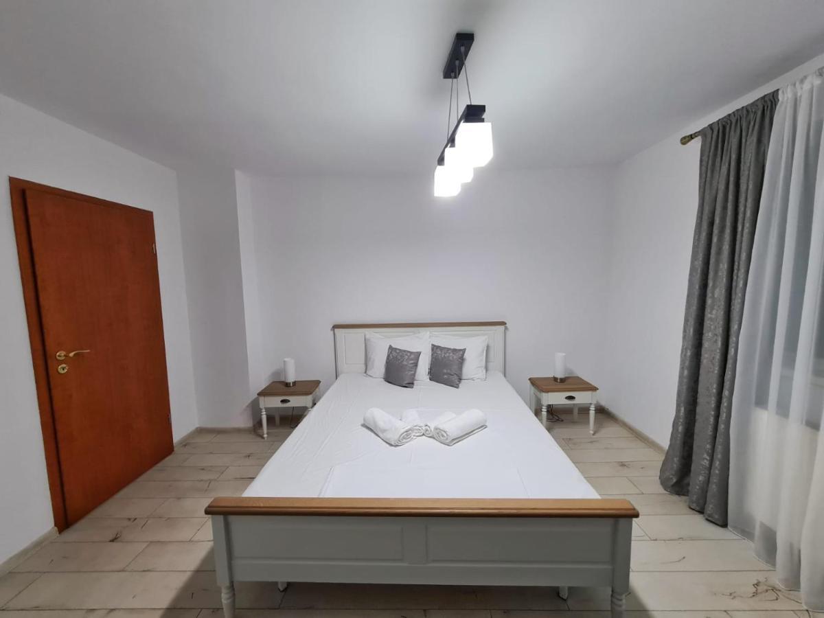 Готель Casa Luca Moldova Noua Екстер'єр фото