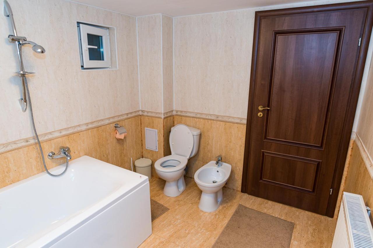 Готель Casa Luca Moldova Noua Екстер'єр фото