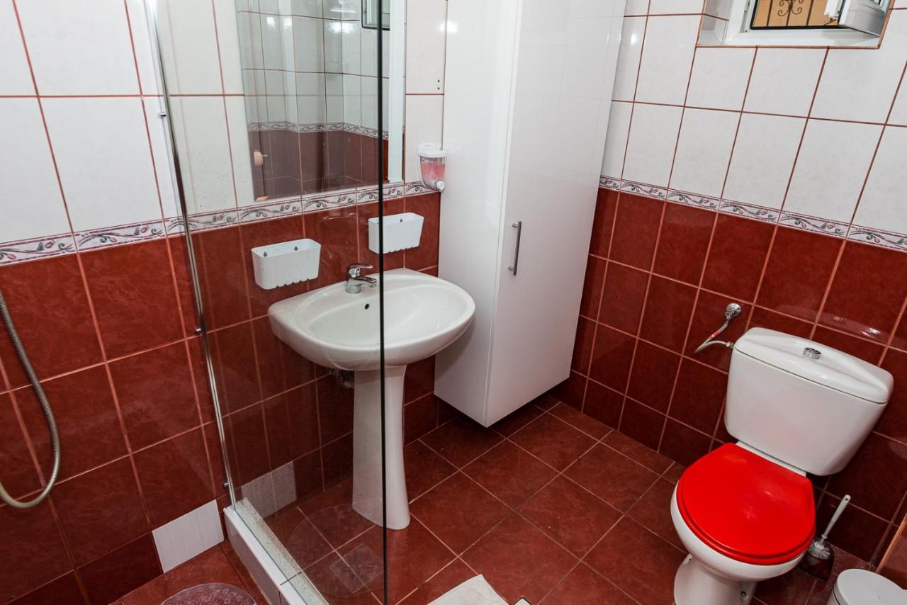 Готель Casa Luca Moldova Noua Екстер'єр фото