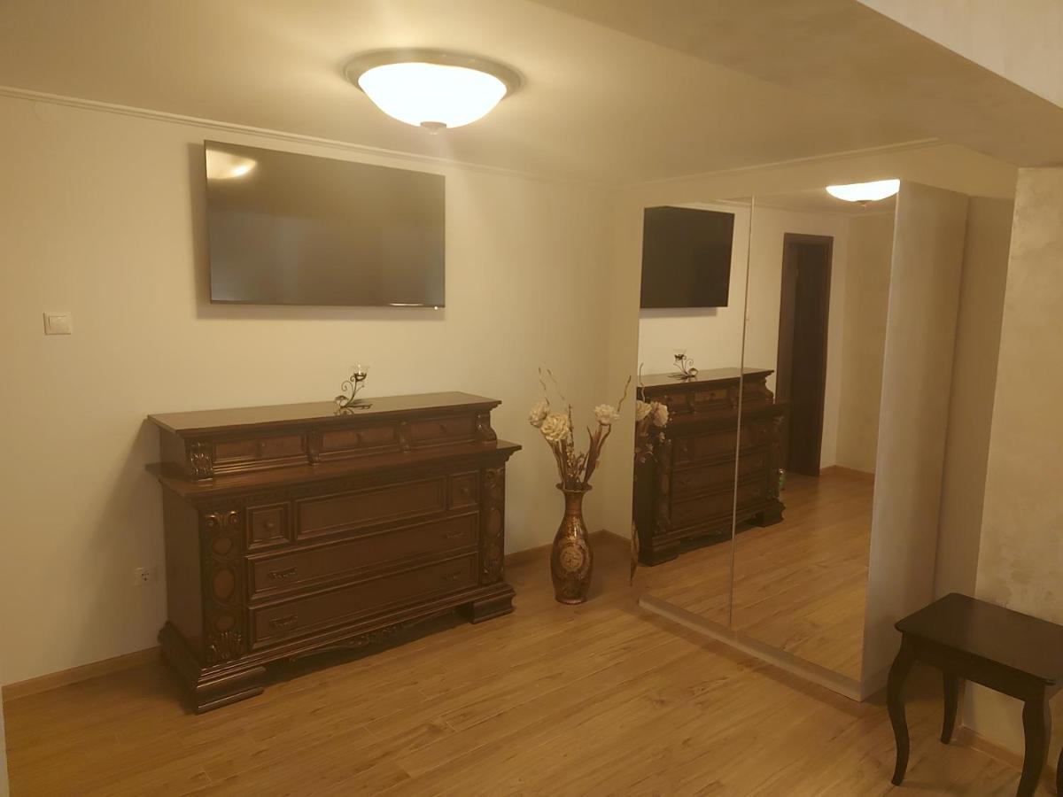 Готель Casa Luca Moldova Noua Екстер'єр фото