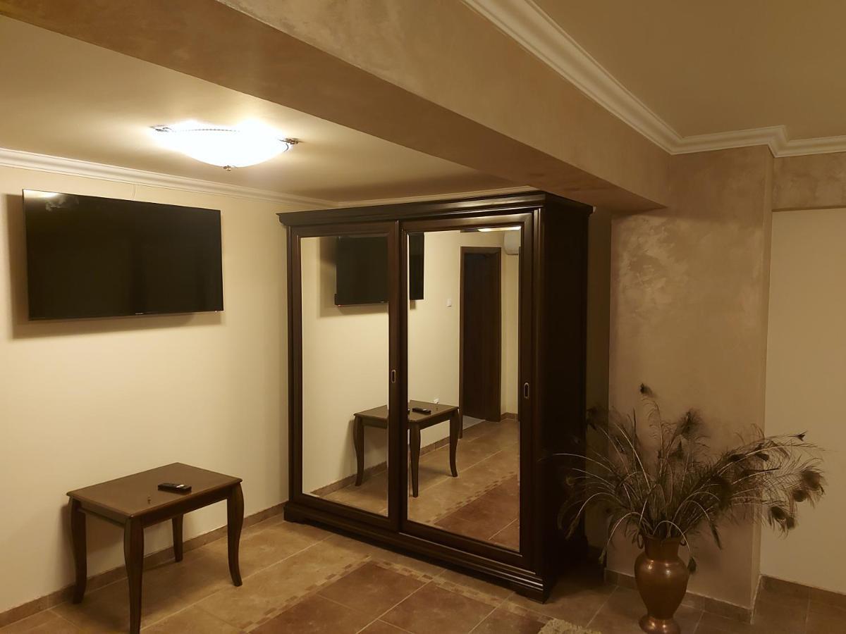 Готель Casa Luca Moldova Noua Екстер'єр фото