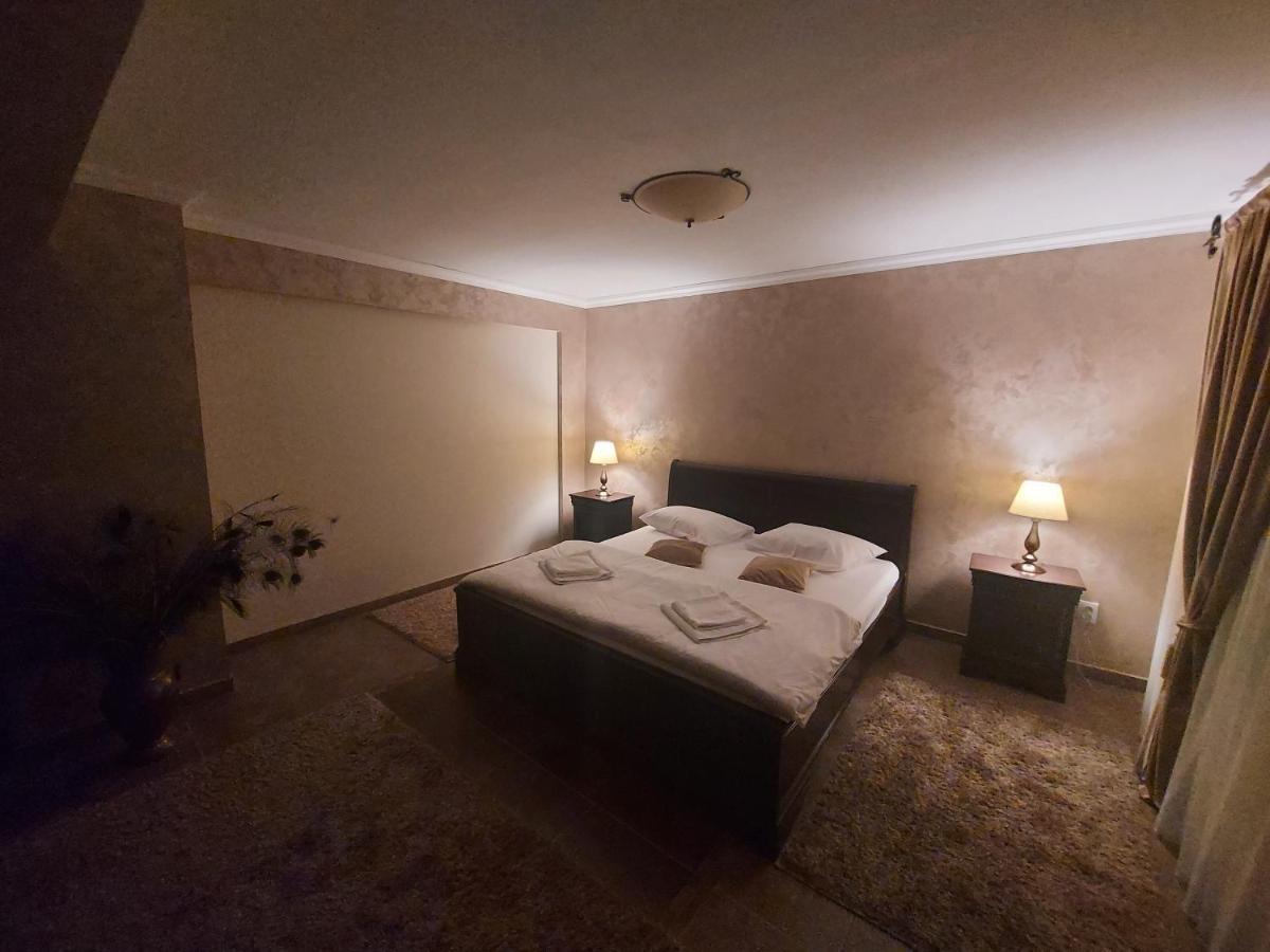 Готель Casa Luca Moldova Noua Екстер'єр фото