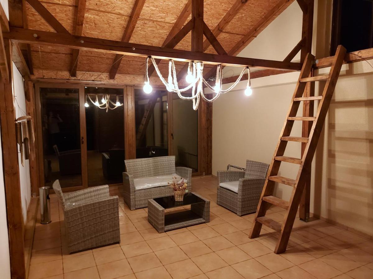 Готель Casa Luca Moldova Noua Екстер'єр фото
